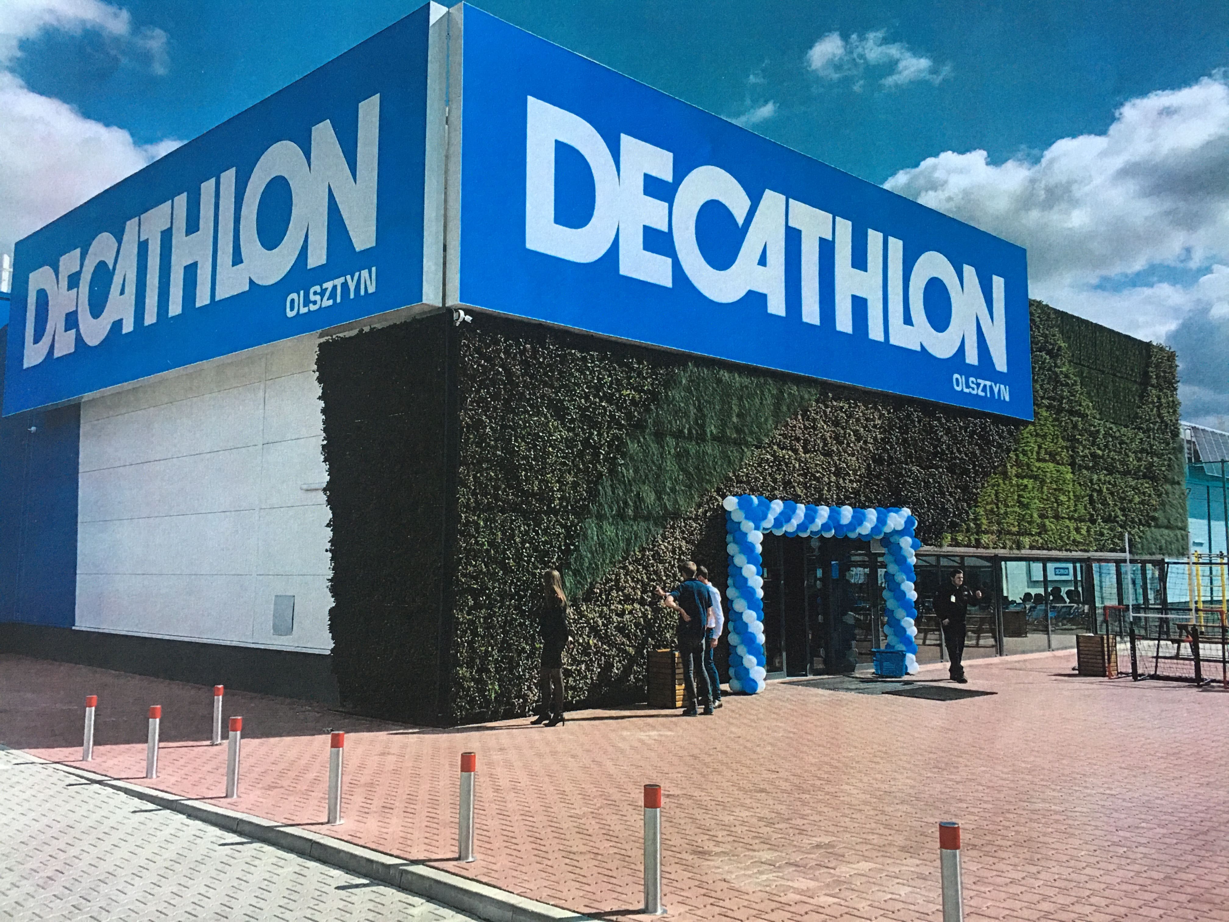 Elewacja sklepu Decathlon - także z instalacjami zielonymi z Firmy Pana Łukasza