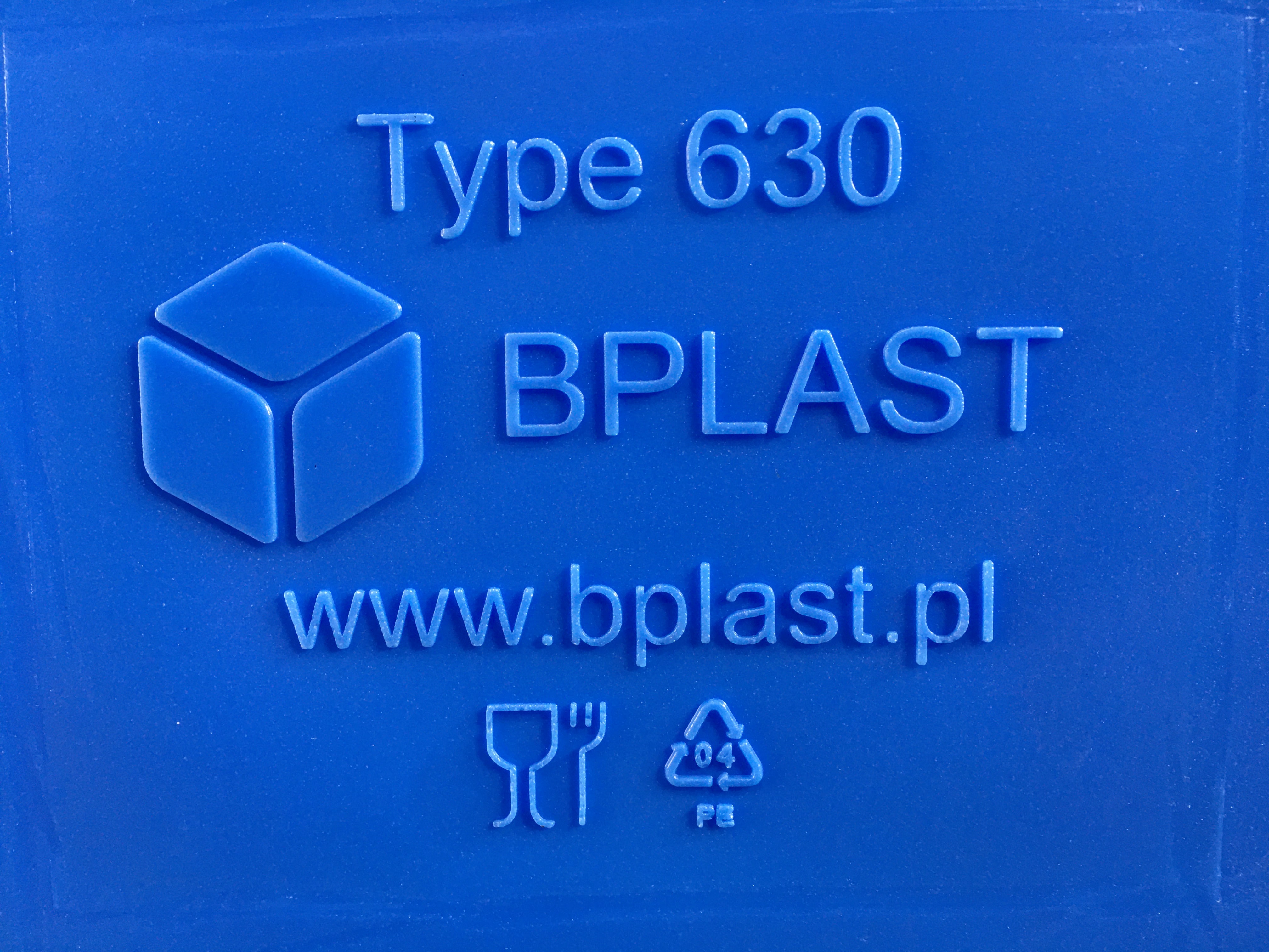 zdjęcie fragmentu pojemnika z logo, typem pojemnika i adresem firmy www.bplast.pl