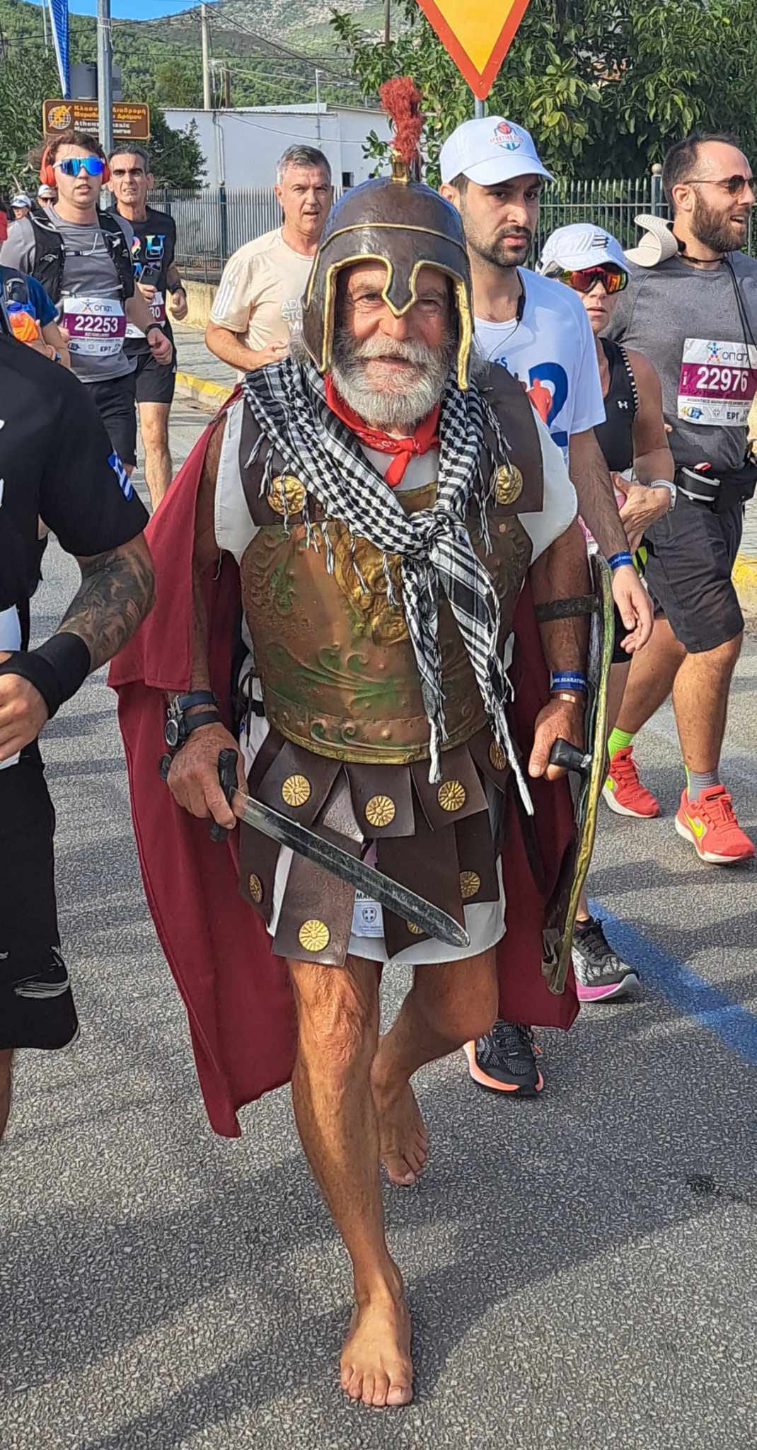 Biegacz przebrany za dawnego ateńczyka