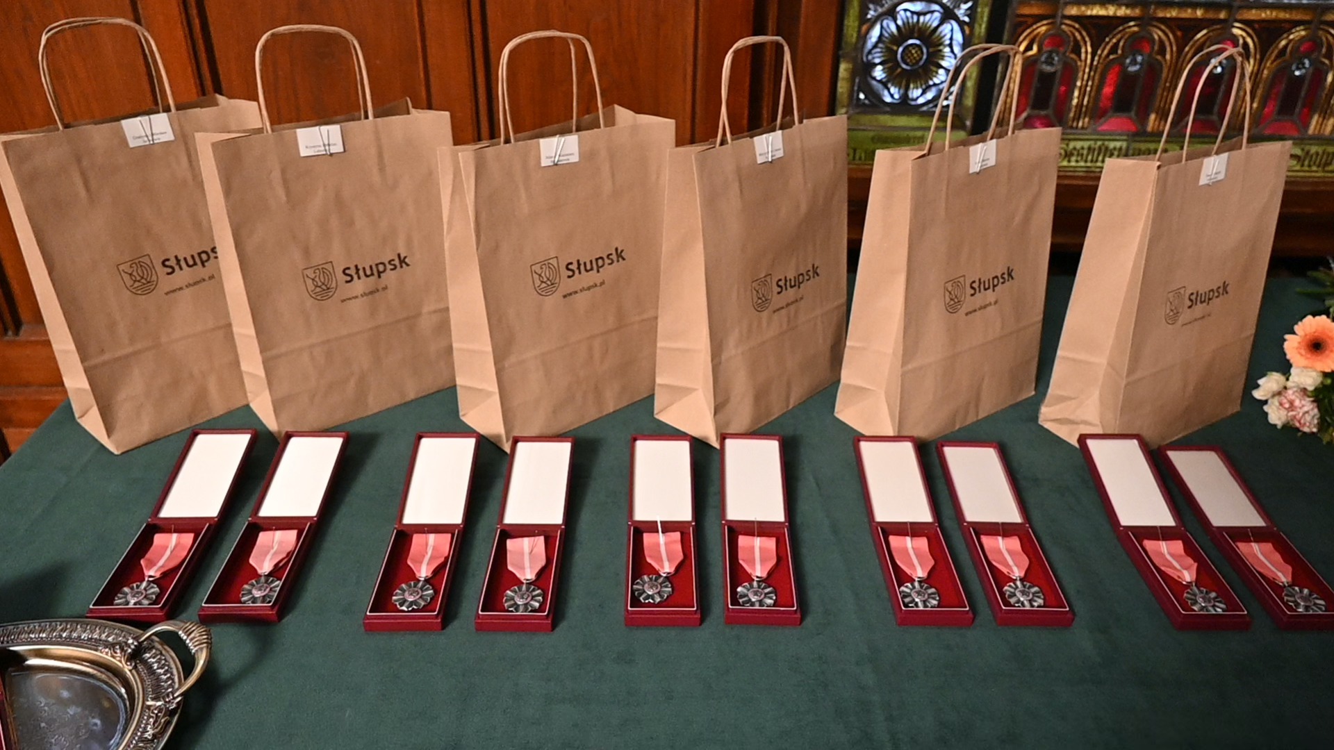 Medale za Długoletnie Pożycie i torby z upominkami