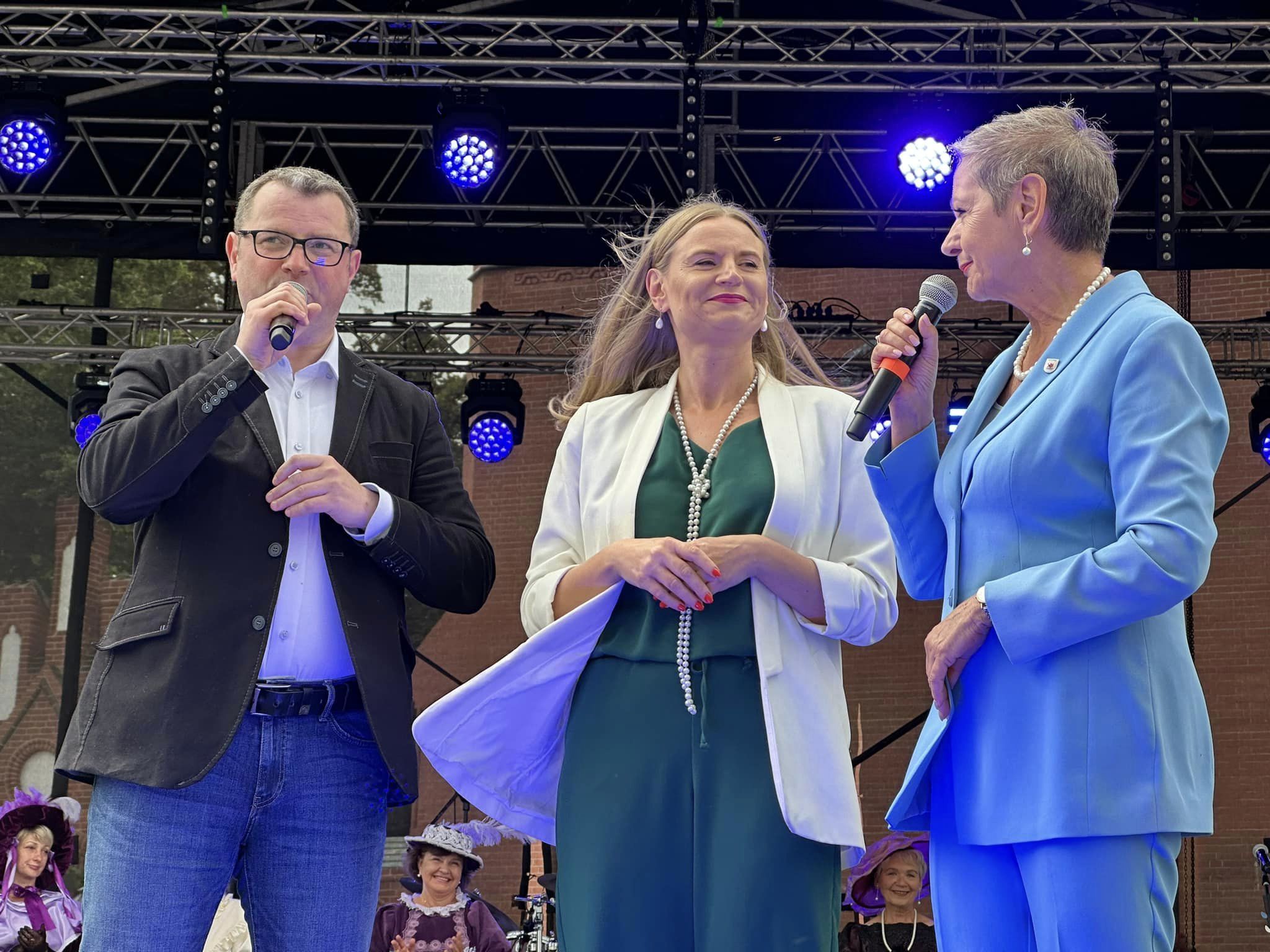 Wiceprezydent Makuch, Goliński oraz Prezydentka Danilecka-Wojewódzka na scenie