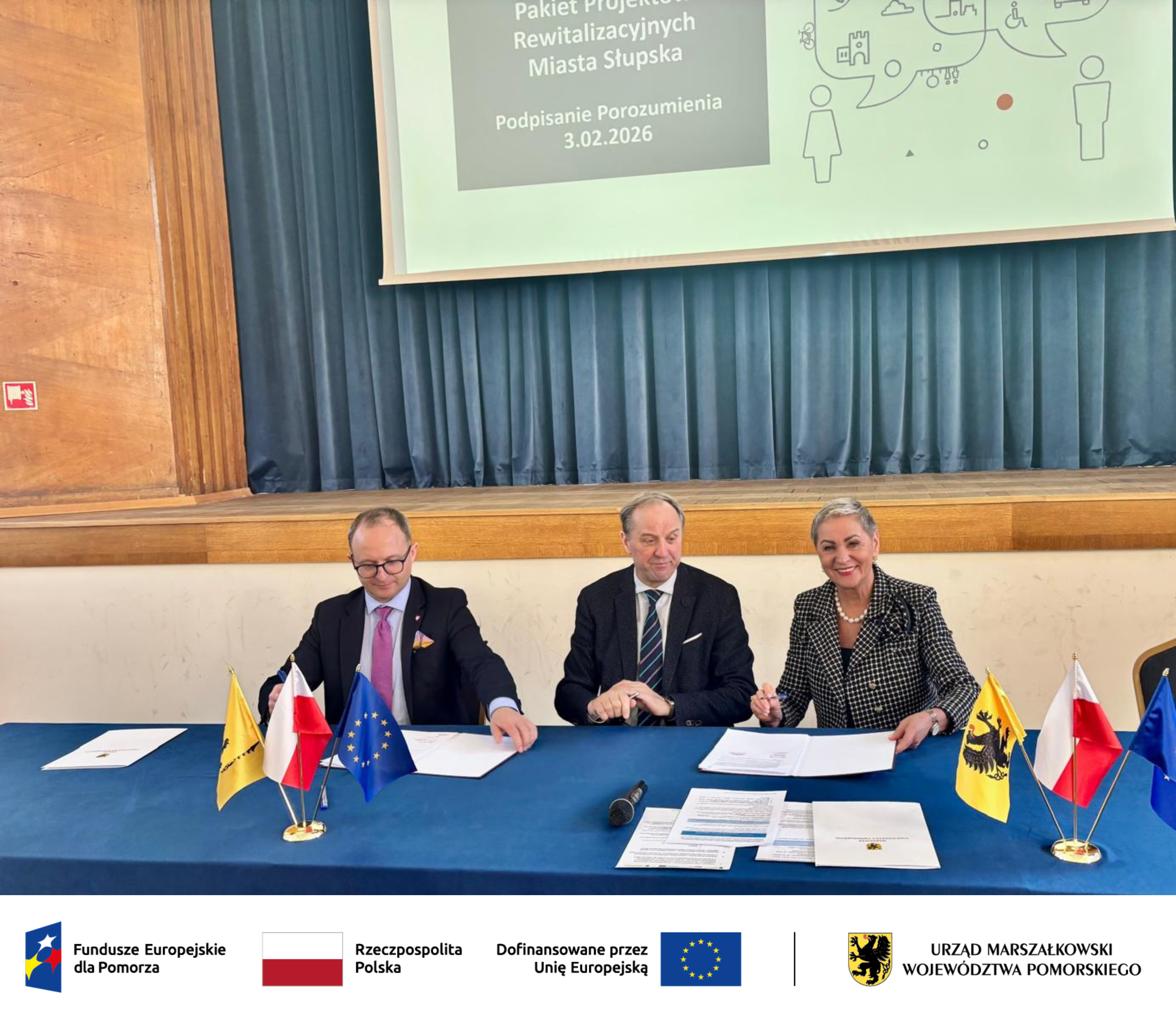 Na zdjęciu od lewej: Marcin Skwierawski Wicemarszałek Województwa Pomorskiego, Mieczysław Struk Marszałek Województwa Pomorskiego, Krystyna Danilecka-Wojewódzka Prezydentka Miasta Słupska.