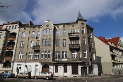 Plac Broniewskiego 1 (1).JPG