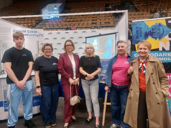 Na zdjęciu Beata Chrzanowska - Zastępca Prezydenta Miasta Słupska w towarzystwie przedstawicieli słupskiego "Ekonomika"