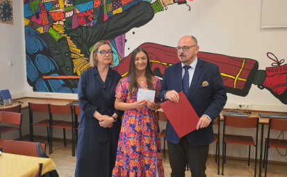 Wiceprezydent Miasta Słupska Beata Chrzanowska oraz Dyrektor II Liceum Ogólnokształcącego Mariusz Domański złożyli nauczycielom gratulacje, dziękując za ich zaangażowanie, kreatywność i pasję w realizacji projektów społecznych.
