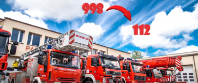 Wozy bojowe Państwowej Straży Pożarnej. Numer 998 przekierowany na 112