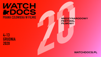 baner festiwalu - w górnym lewym rogu logo i napis WATCH DOCS.  W lewym dolnym rogu napis 4-13 grudnia 2020. Na środku napis 20 Międzynarodowy Festiwal Filmowy. W dolnym prawym rogu napis watchdocs.pl Różowo-pomarańczowe tło.