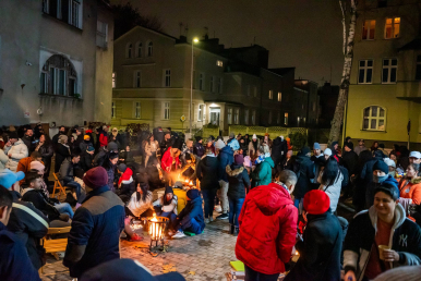 zdjęcie ludzi biorących udział w wydarzeniu