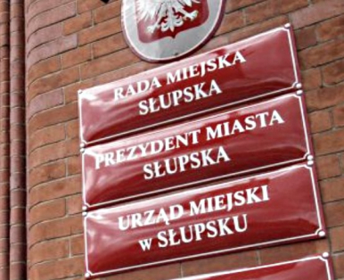 Tablice informacyjne na budynkuRatusza