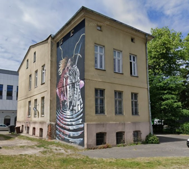 Zdjęcie przedstawia budynek przeznaczony na sprzedaż