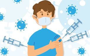 Na zdjęciu chłopiec w maseczce z plastrem na prawym ramieniu, trzy strzykawki wymierzone w ramiona chłopca. W tle wirusy.