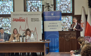 Na zdjęciu Prezydentka Miasta Słupska, Krystyna Danilecka-Wojewódzka oraz jury konkursu