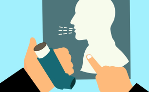 Na zdjęciu osoba kichająca i inhalator