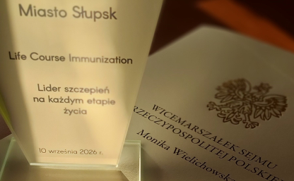 Statuetka i list gratulacyjny od Wicemarszałek Sejmu - okładka teczki