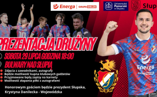 Plakat z piłkarzami Gryfa Słupsk i logiem zespołu.