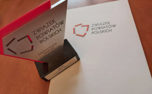Statuetka dla Miasta Słupska za zajęcie 6 miejsca w rankingu Związku Powiatów Polskich!