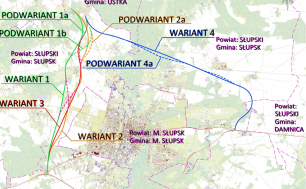 Mapa topograficzna z wrysowanymi propozycjami lokalizacji drogi.