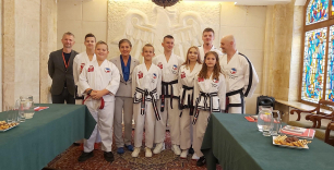 Pani Prezydent z młodzieżą ćwiczącą teakwondo - sala ślubów USC
