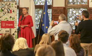 Przywitanie przez Prezydentkę Miasta Słupska Krystynę Danilecką-Wojewódzką zaproszonych stypendystów i dyrektorów szkół.