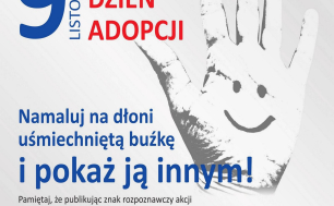 plakat z okazji Światowego Dnia Adopcji zachęcający do namalowania uśmiechniętej buźki na dłoni i udostępnianie jej