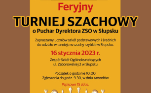 Na zdjęciu widać plakat zapowiadający turniej szachowy - informacje jak w treści artykułu - grafika - szachownica i figury szachowe oraz  puchar z napisem Słupska Akademia Szachowa