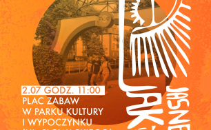 pomarańczowe tło, pośrodku fotografia czarno białą , na niej dwóch chlopców i dziewczyna , spacerując po  Parku Kultury i Wypoczynku trzyma sie za ręce.