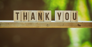 napis Thank You na drewnianych klockach - zdjęcie ze strony www.pixabay.com