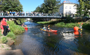 Rywalizacja na bojce na wysokości Baszty Czarownic.