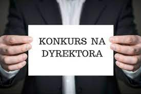 Na zdjęciu widzimy ręce trzymające białąkartkę z napisem Konkurs na dyrektora