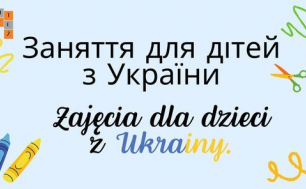 Zdjęcie przedstawia napis z informacją w języku ukraińskim i polskim o zajęciach organizowanych dla dzieci z Ukrainy.